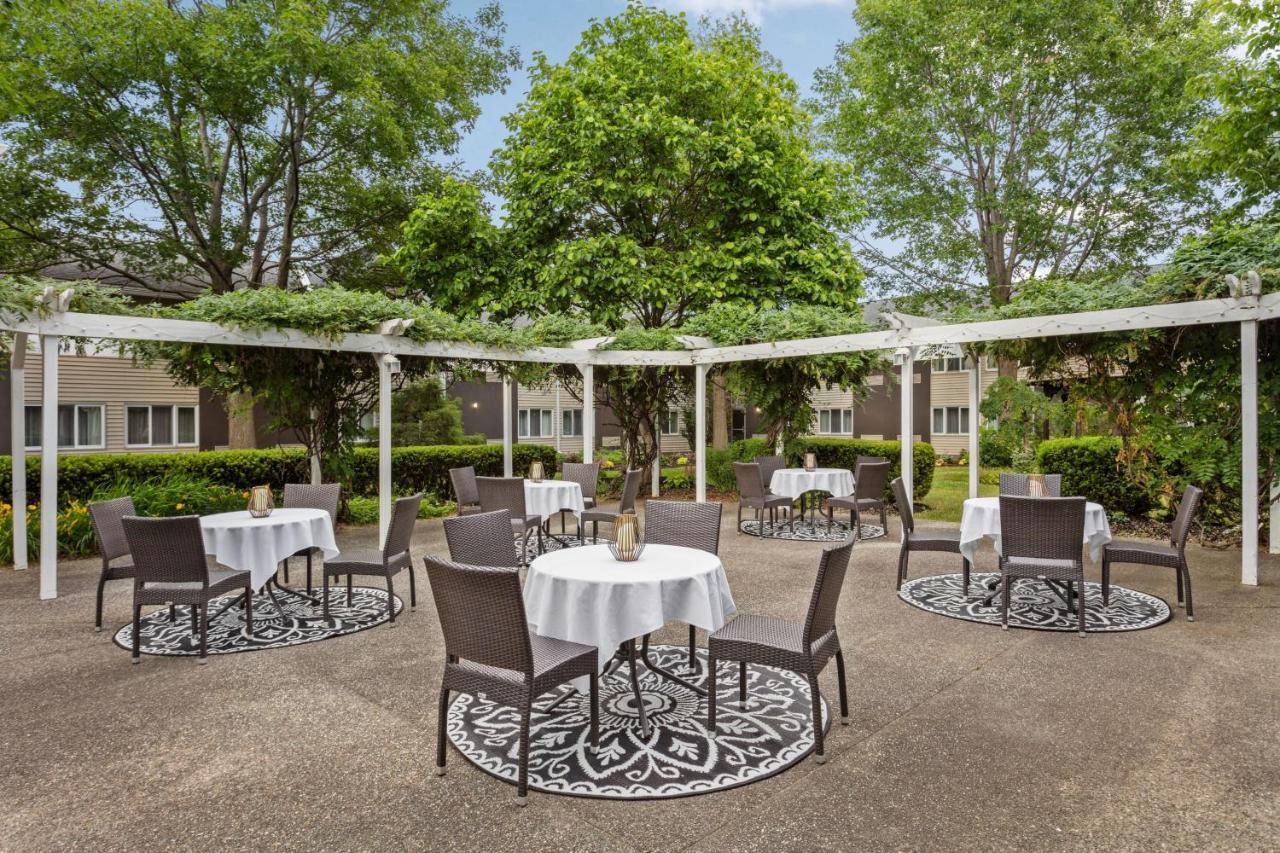 Delta Hotels By Marriott Burlington Exterior foto